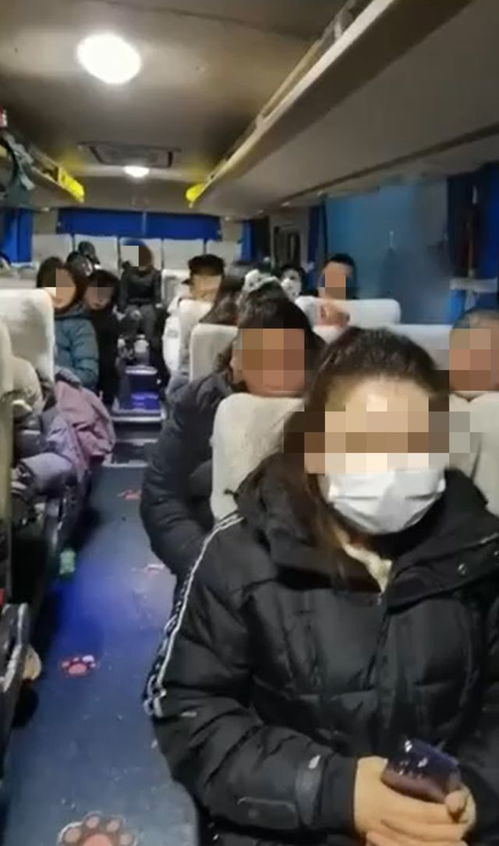 游客称遭强迫购物大巴停无人区