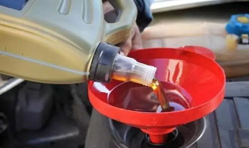 汽车保养加多少机油