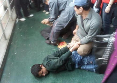 女幼师被连刺13刀身亡 警方通报(女幼师遭遇残忍袭击，连刺13刀身亡，警方迅速通报全力追查凶手)