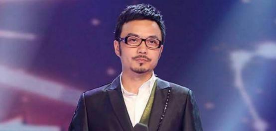 前央视主持人在杨少华灵堂前崩溃(前央视主持人杨少华灵堂前崩溃，生命的落幕与情感的释放)